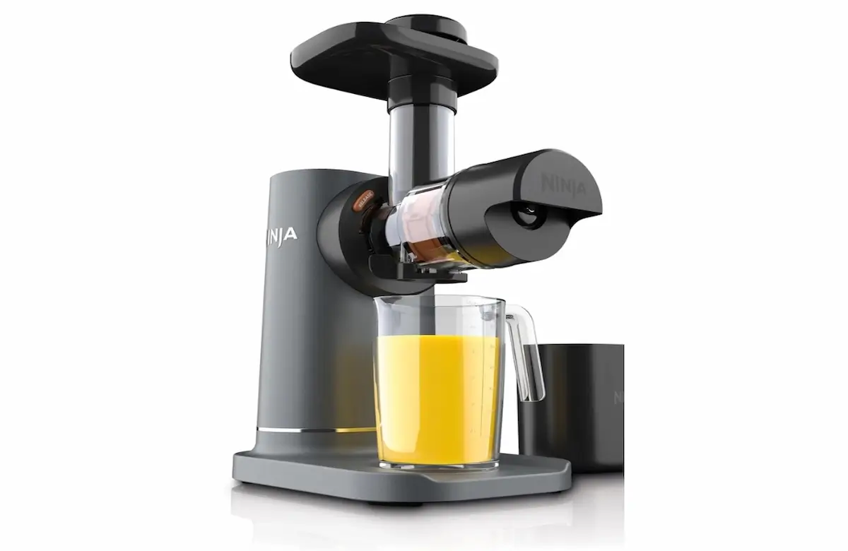 best cold press juicer ninja jc151 neverclog cold press juicer Ninja JC151 NeverClog cold press juicer charcoal grey profile, easy to clean cold press juicer